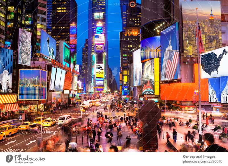New Yorker Ikonen auf dem Times Square in der Abenddämmerung - (mit Bildern des Künstlers erstellt) New York State New York City USA Reisefotografie