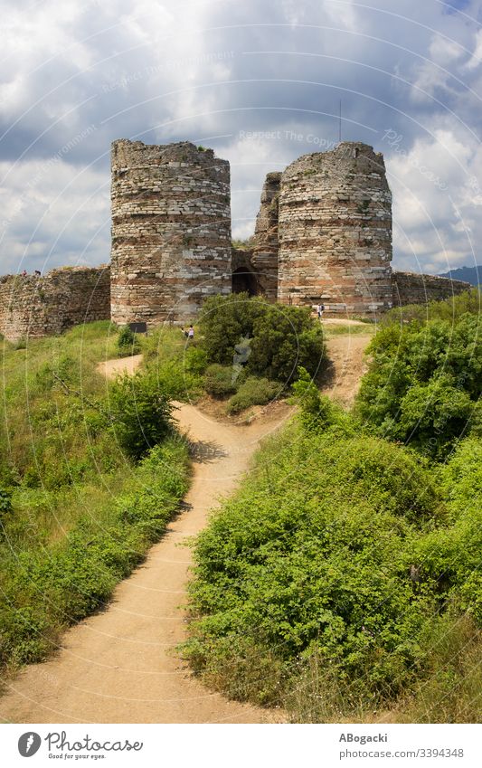 Ruinen der Burg von Yoros (Genueser Burg) Byzantinische Architektur in der Türkei yoros Burg oder Schloss Fort Festung Befestigung Wand Turm Trutzburg Weg