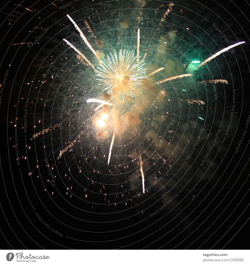 PENG Feuerwerk Silvester u. Neujahr Hafengeburtstag Hamburg Explosion Feste & Feiern Veranstaltung Farbe Farbstoff Freude zünden happy new year Fröhlichkeit