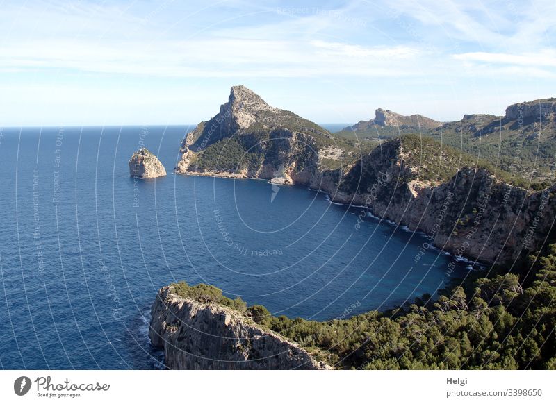 Felsformationen und Meer vom Aussichtspunkt Es Colomer am Kap Formentor auf Mallorca Panorama Mittelmeer Insel Mittelmeerinsel Tourismus Ferien Urlaub Reisen