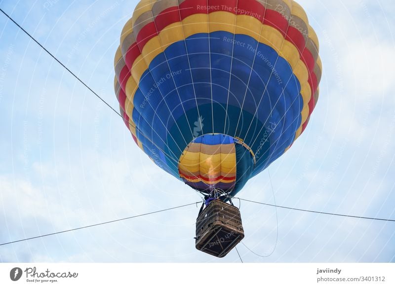 Fesselballon beim Aeroestacion-Festival in Guadix Luftballon Air heiß guadix Granada Stadtfest aeroestacion Flug Himmel Korb Fliege farbenfroh Seide Wolken