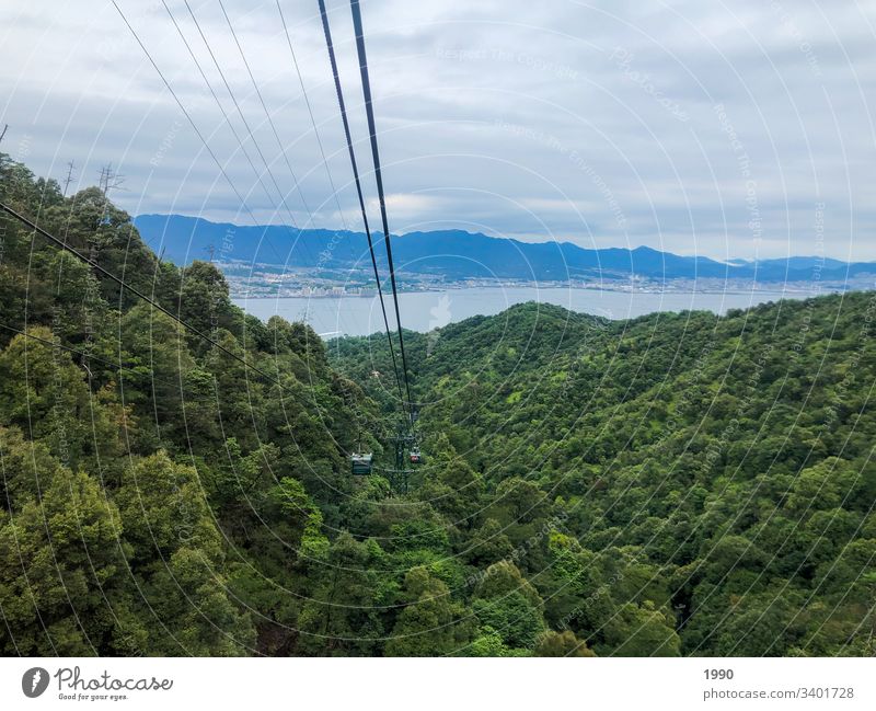 Mit der Seilbahn hinunterfahren Grenoble Natur Gondellift Berge u. Gebirge Drahtseil Himmel aufwärts abwärts Wolken