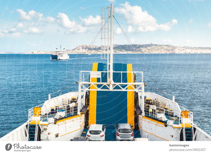 Fährschiff zwischen Palau und der Stadt La Maddalena, Sardinien, Italien. Fähre Boot MEER Gefäße Himmel Sommer Transport Verkehr reisen Urlaub Wasser Kreuzfahrt