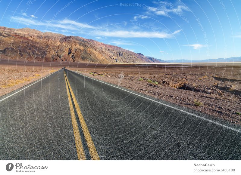 Amerikanische Straße durch den Death Valley National Park in Kalifornien, Usa Tal Tod wüst national Autobahn reisen Landschaft USA Reise malerisch Natur