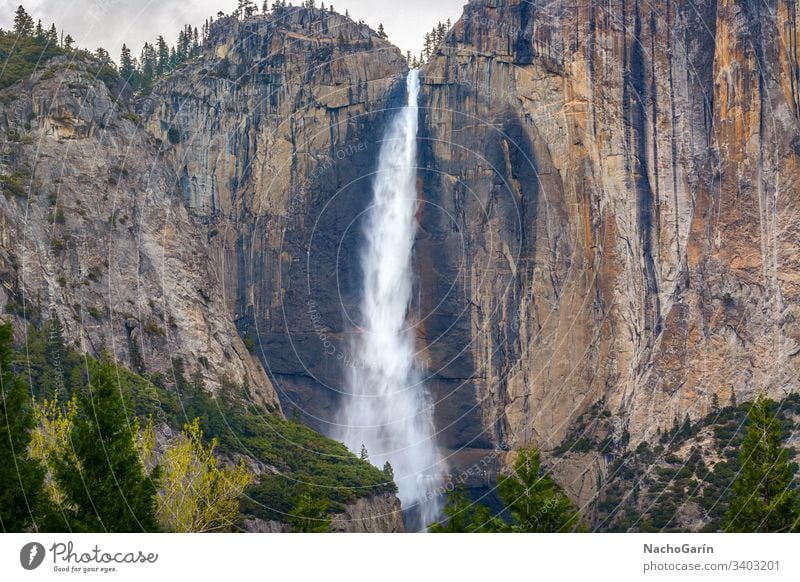 Upper Yosemite Falls im Yosemite Valley, Yosemite National Park, Kalifornien, USA yosemite Stürze Wasserfall national fallen Felsen Natur natürlich Landschaft