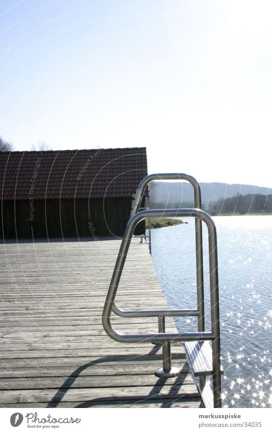 in den see... See Steg Bootshaus Meer Sommer Ferien & Urlaub & Reisen Wasser Sonne Himmel Metall Stern (Symbol) Küste Berge u. Gebirge