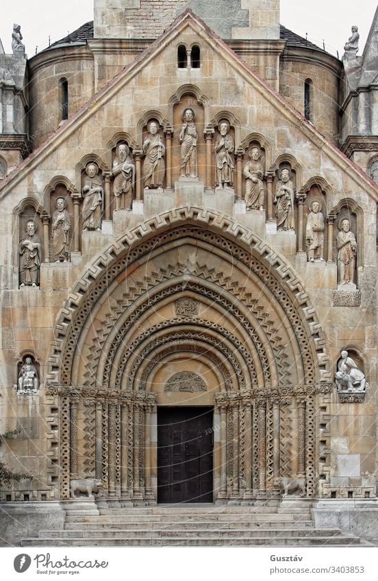 Kirchentür gotisch Tür Religion Vorderseite Türöffnung Haus Bogen mittelalterlich Eingang zugeklappt Kathedrale Portal Tempel gekrümmt Eingabe Zutritt groß