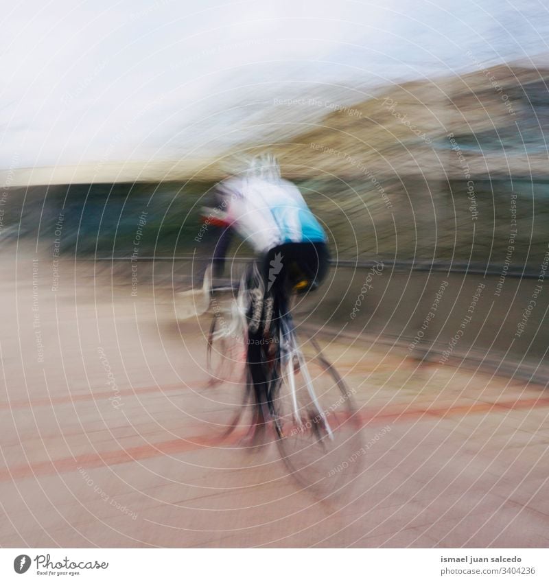 Mann auf dem Fahrrad, Verkehrsmittel trainiert in der Stadt Bilbao Spanien Radfahrer Biker Transport Sport Fahrradfahren Radfahren Übung Mitfahrgelegenheit