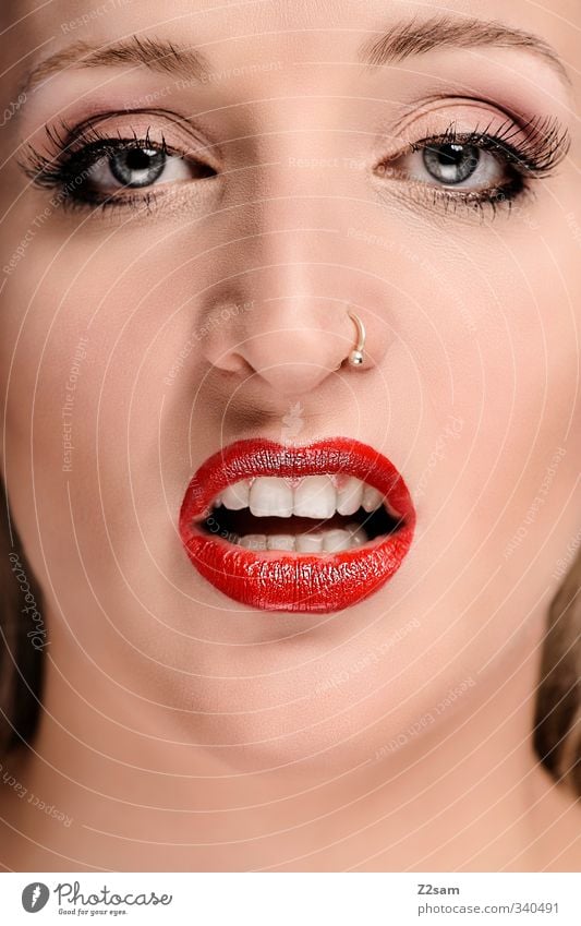 lips II elegant Stil schön Kosmetik Schminke Lippenstift feminin Junge Frau Jugendliche Mund 18-30 Jahre Erwachsene Accessoire Piercing Blick ästhetisch Erotik