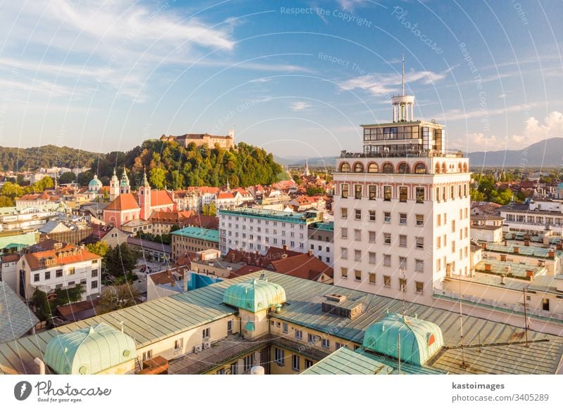 Das Stadtbild von Ljubljana, der Hauptstadt Sloweniens bei Sonnenuntergang. Wolkenkratzer Burg oder Schloss Großstadt Wahrzeichen Architektur Gebäude Kapital