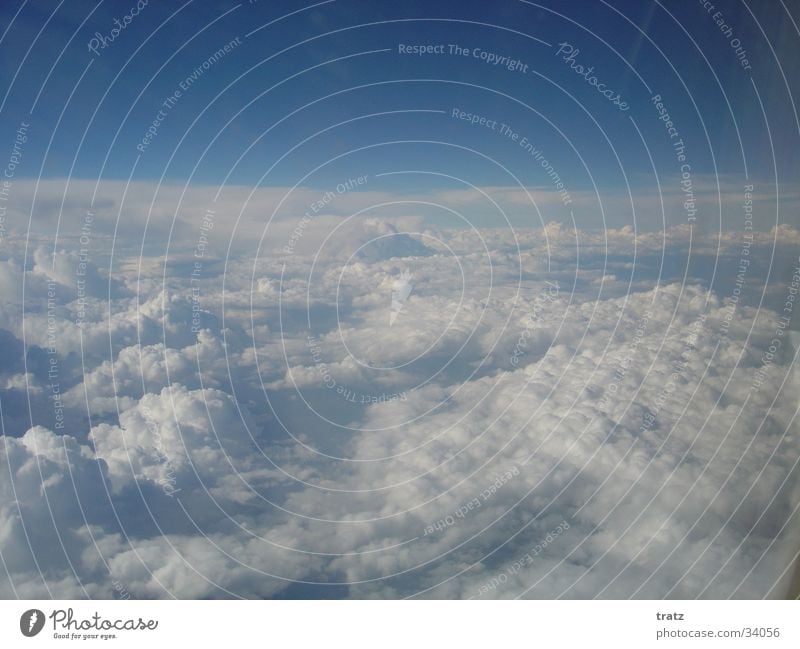 Über den Wolken Luft Flugzeug Luftverkehr Himmel Niveau wolkenmeer oben Freiheit Wolkenfeld Wolkendecke