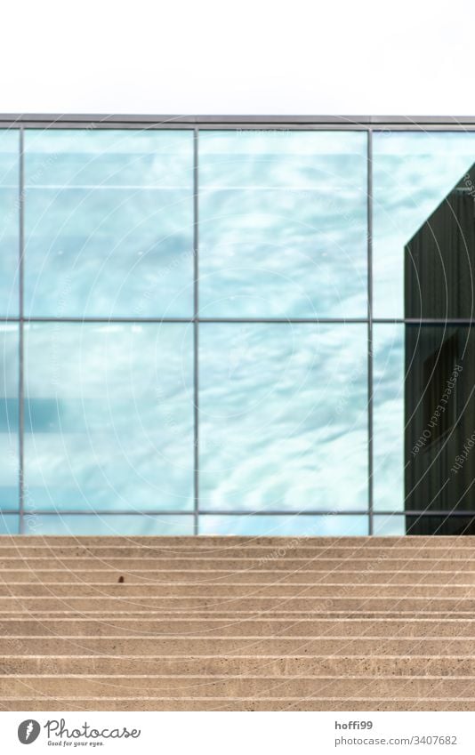 Teilansicht einer reflektierenden Glasfassade mit abstraktem Muster/Struktur Fenster Fassade Stadt außergewöhnlich transparente Fassade Linie Spiegelung urban