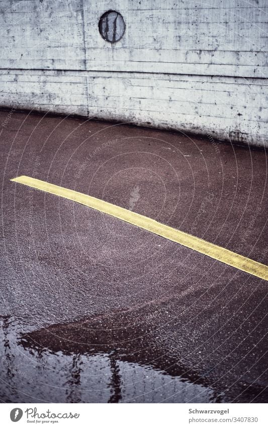 🦫 Radweg Regen Fahrradweg fahrbahnmarkierung asphalt linie Beton