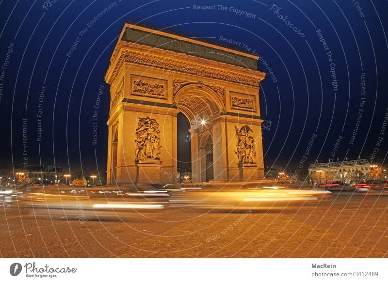 Arc de Triumphe in Paris Arc de Triomphe Frankreich Nachtaufnahme Beleuchtet Blaue Stunde Wahrzeichen Denkmal Zentrum Place Charles-de-Gaulle Reiseziel