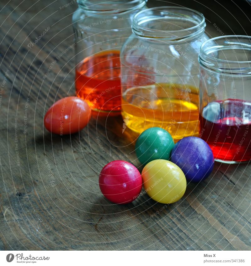 Bald kommt Ostern Lebensmittel Ernährung Freizeit & Hobby lecker mehrfarbig Farbe kochen & garen Ei Hühnerei färben Farbstoff Farbenspiel Glas Eierfarben