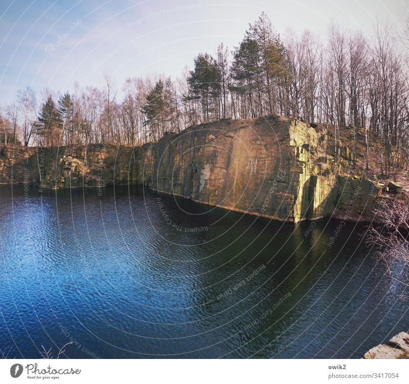 Lausitzer Granit Steinbruch See Fels Ostdeutschland Bäume aufragen steil Steilküste Wasser Panorama (Aussicht) Landschaft Natur Außenaufnahme Menschenleer