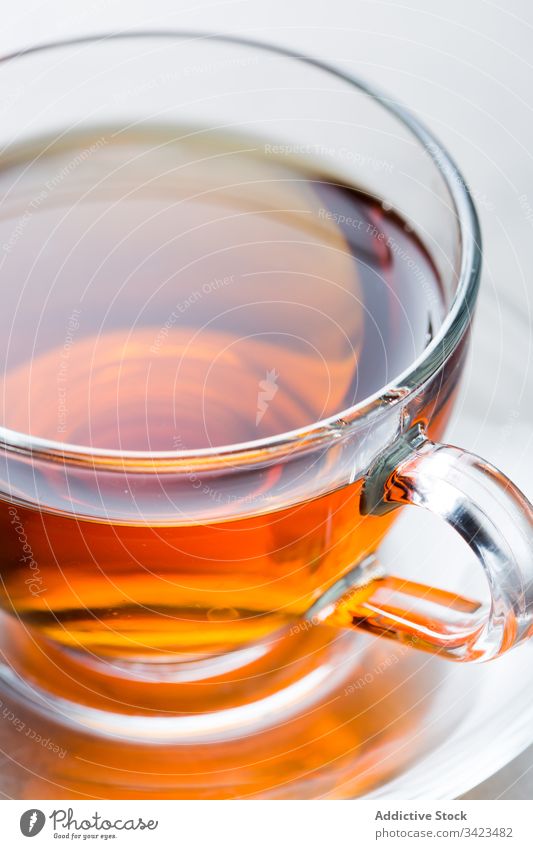 Tasse warmer Tee auf dem Tisch Kantine Glas heiß aromatisch trinken durchsichtig frisch Getränk Becher Café liquide Erfrischung natürlich Aroma Morgen Tradition