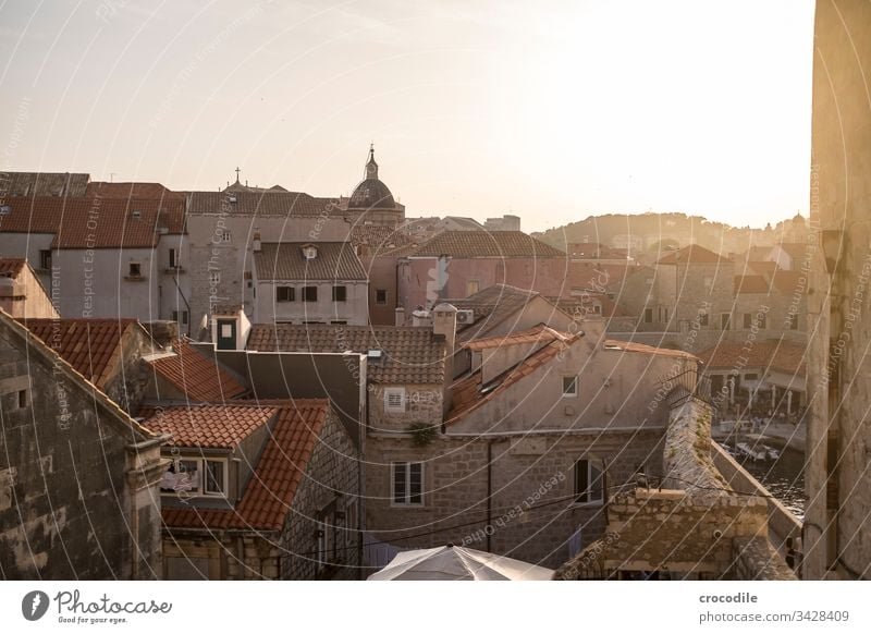 Dubrovnik Altstadt Kroatien Tourismus Stadt Mauer Festung Meer Küste Weltkulturerbe Häuser Historische Bauten sonneuntergang Gegenlicht mediterran