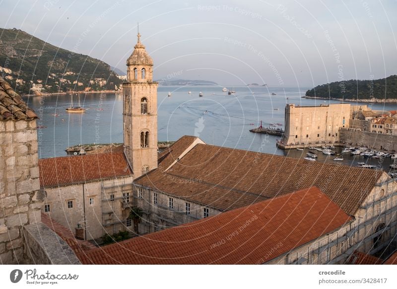 Dubrovnik Altstadt Dominikanerkloster Kroatien Tourismus Stadt Mauer Festung Basketball Meer Küste Weltkulturerbe Kloster Hafen Schiffe Adria