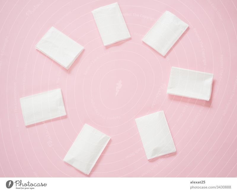 Gewebemuster auf rosa Hintergrund abstrakt Bad blanko Sauberkeit Nahaufnahme kalt zerknittert Design Einwegartikel heimisch Gesichtsbehandlung Einstecktuch