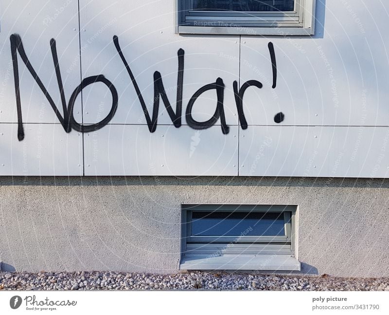 "No War!" Graffiti NO WAR !! war Krieg Frieden Gewalt grau Wand Vandalismus vandalism Typographie typografisch Handschrift handschriftlich sprayer sprayen