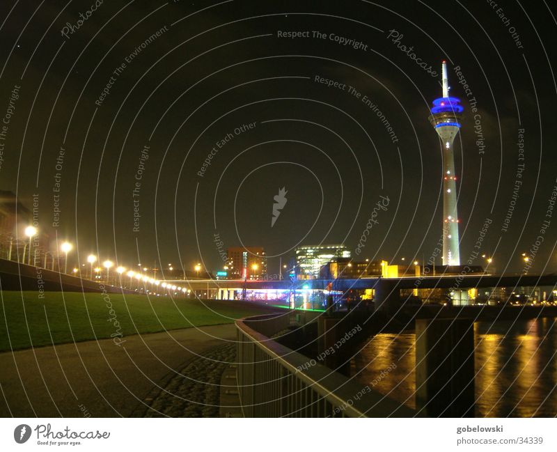 Düsseldorf Skyline Nacht Licht Langzeitbelichtung Architektur Fernsehturm