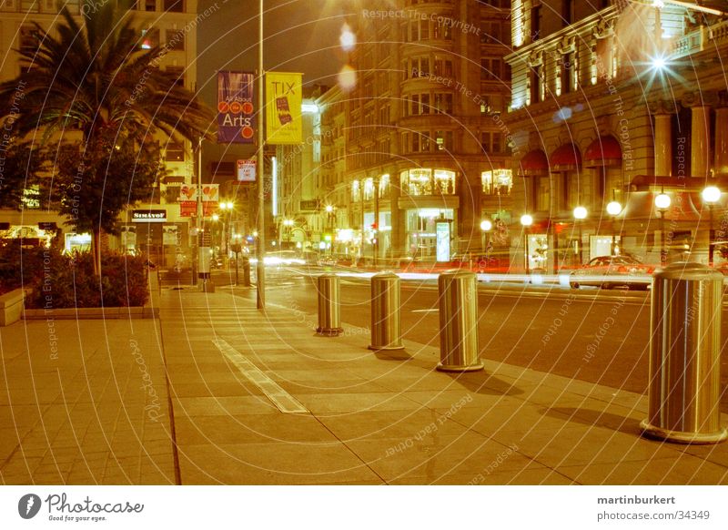 San Francisco bei Nacht Kalifornien Verkehr Bürgersteig Leuchtspur Lampe Nordamerika Union Square Straße Licht PKW