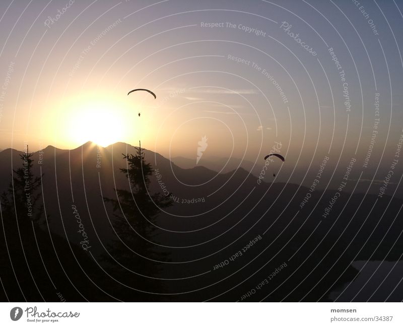 sun diving again Sonnenuntergang Fallschirm Gleitschirmfliegen Gipfel Berge u. Gebirge