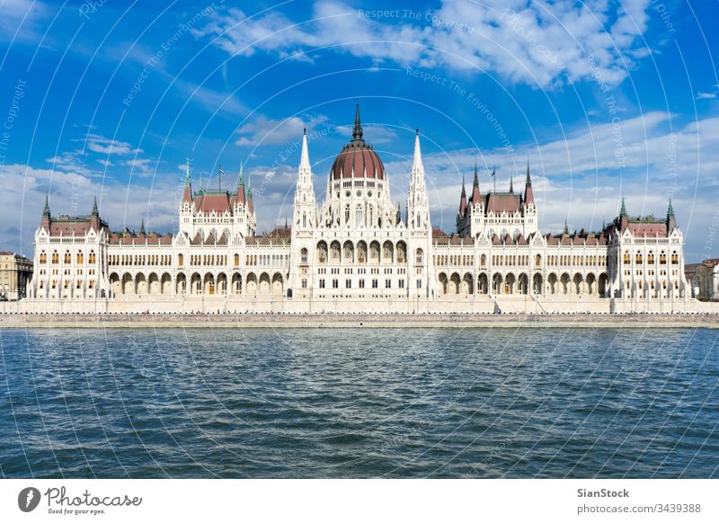 Das Budapester Parlament in Ungarn Gebäude Ungarisch Haus Großstadt reisen Donau Architektur Europa Fluss Tourismus urban Ansicht alt Stadtbild Wahrzeichen