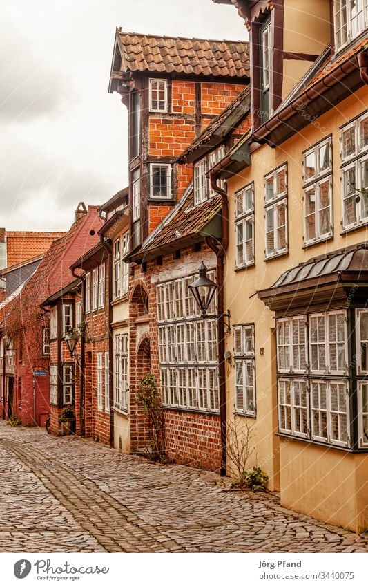 Strasse in Lüneburger Altstadt Deutschland Niedersachsen Häuser Kopfsteinpflaster historisch