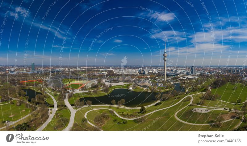 Attraktive Aussicht durch einen Flug über München im Frühjahr. Deutsch Park Gesundheit Frühling frisch Air Blütezeit Farbe Panorama schön Skyline attraktiv