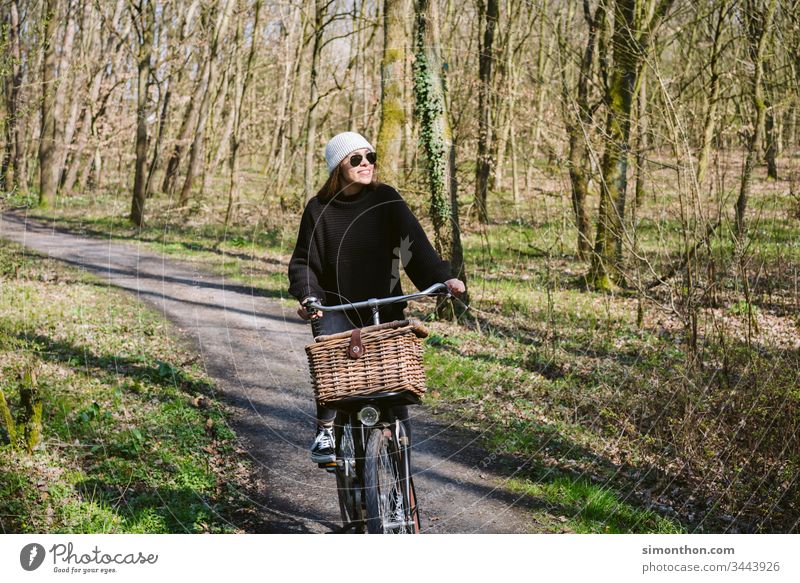 Fahrradtour Gesundheit frische Luft glücklich Spaß haben Lifestyle sportlich Bewegung Straßenverkehr Verkehrsmittel Mobilität Farbfoto Freizeit & Hobby