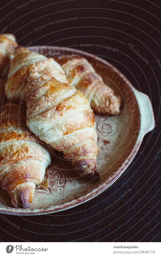 Handgemachte Croissant handgemacht zuhause bleiben Gebäck Teigwaren Frühstück selbstgemacht stay at home