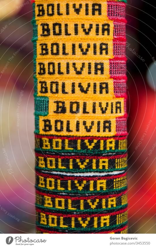 Bunte Souvenirs auf dem Markt in Copacabana, Bolivien amerika Amerikaner andin Anden Kunstgewerbler authentisch bolivianisch Stoff Farbe farbenfroh Handwerk