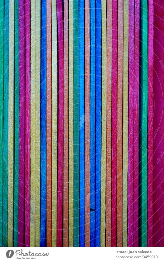 bunte Holzstäbchen, mehrfarbiger Hintergrund kleben Essstäbchen hölzern Farben farbenfroh dekorativ Dekoration & Verzierung verziert texturiert abstrakt Objekt