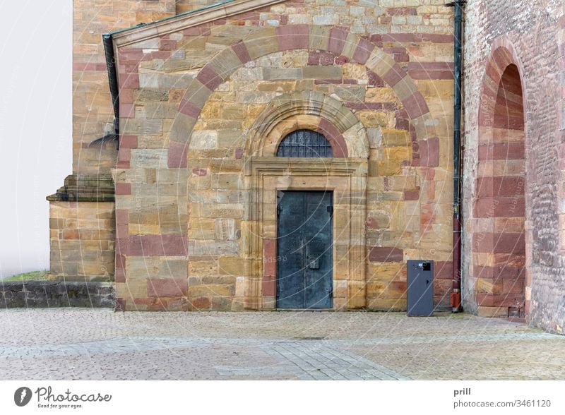 Dom zu Speyer Detail Eingang Tür Tor speyerer dom kathedrale kirche Fassade fenster bogen basilika Zauberstab Stein steinmauer sandstein verrotten romanisch