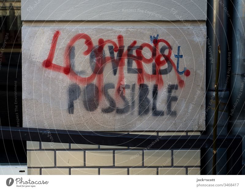 Liebe ist möglich Textur abstrakt dunkelgrau Wort Englisch Schablonenschrift Spray Kreativität Typographie Stimmung Straßenkunst Subkultur Großbuchstabe