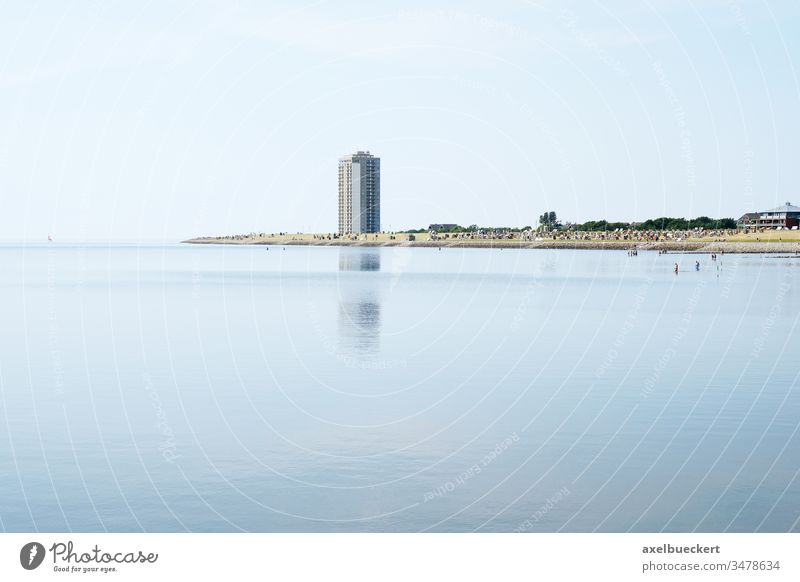 Büsum an der Nordseeküste in Deutschland Küste Hochhaus Meer Panorama Wolkenkratzer Strand Landschaft reisen Urlaub Stadt Schleswig-Holstein maritim Natur