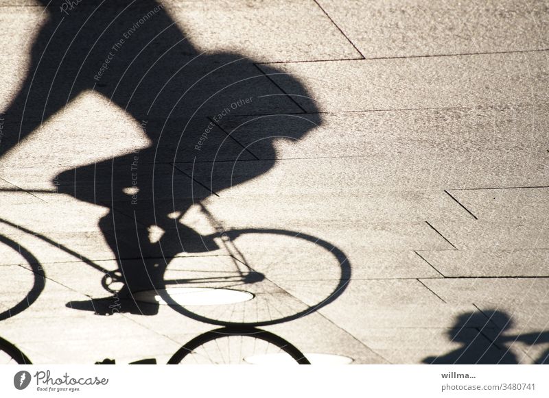 Schatten eines Fahrradfahrers Radfahren Mensch Fahrradfahren sonnig Radsport Freizeit & Hobby Verkehrsmittel Freizeitbeschäftigung Bewegung an frischer Luft