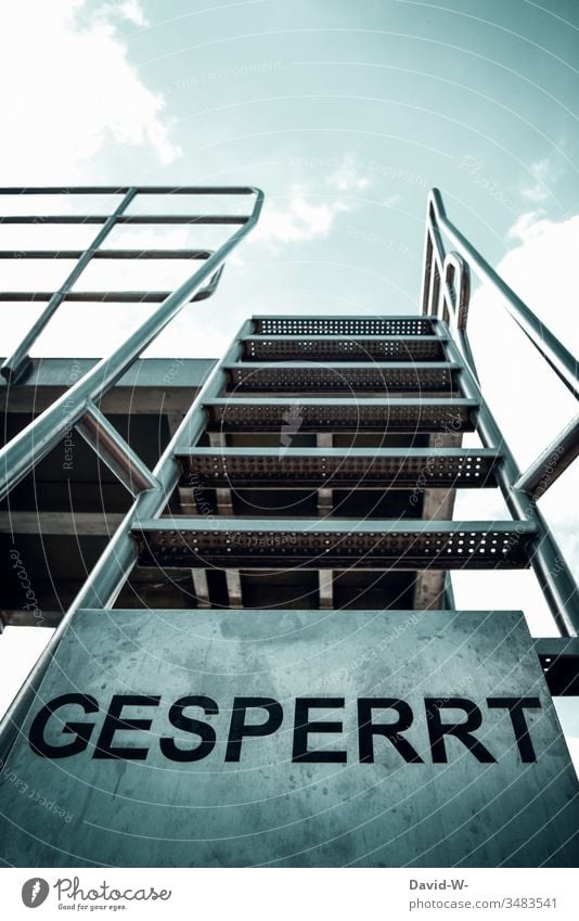 Treppe Sprungturm Weg Gesperrt Verbot Schild Ein Lizenzfreies Stock Foto Von Photocase