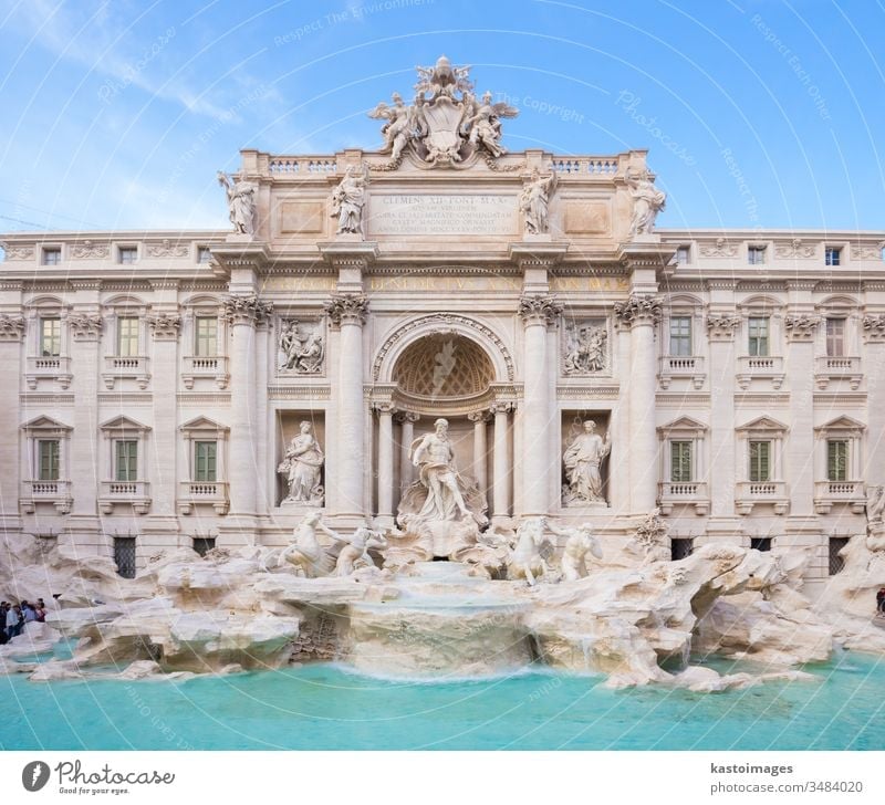 Trevi-Brunnen, Rom, Italien. Springbrunnen trevi Fontana di trevi Roma antik im Freien Sonnenlicht Italienisch Bogen historisch Stein Bildhauerei reisen