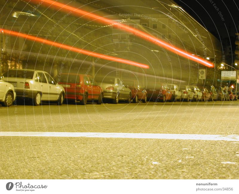 Dengdeeengdengdengdeng! Nacht Geschwindigkeit Barcelona Langzeitbelichtung PKW Bewegung Straße