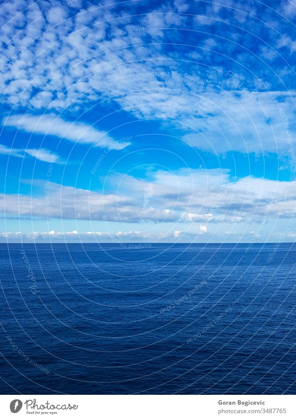 Meeresoberfläche oben abstrakt Hintergrund blau Windstille Sauberkeit Farbe liquide Natur niemand Muster Rippeln kräuselte MEER Himmel Oberfläche Ansicht Wasser