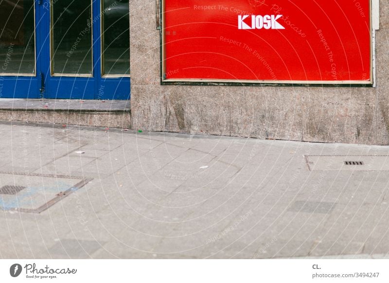 schrift "kiosk" auf plakatwand Kiosk Wege & Pfade Plakatwand rot Typographie Schriftzeichen Plakatwerbung Buchstaben authentisch Schilder & Markierungen