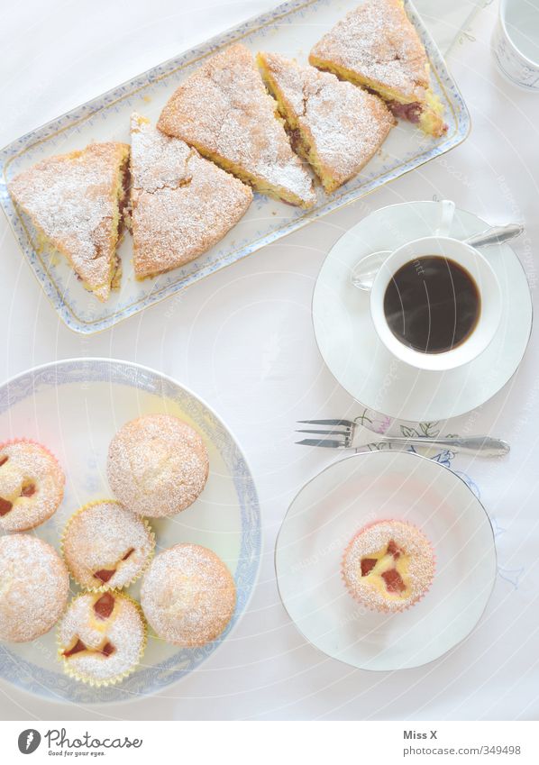 kaffeetisch Lebensmittel Teigwaren Backwaren Kuchen Dessert Süßwaren Ernährung Essen Frühstück Kaffeetrinken Büffet Brunch Getränk Heißgetränk Geschirr Teller