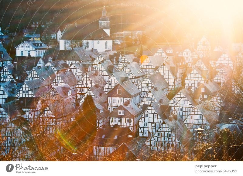 Freudenberg, mit vielen schönen Fachwerkhäusern, im Sonnenuntergang Außenaufnahme Menschenleer Architektur Bauwerk Fassade Gebäude Sehenswürdigkeit