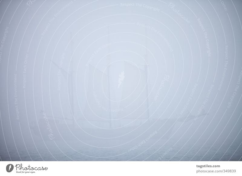 DAS GEISTERSCHIFF Geister u. Gespenster geisterhaft Irrlicht Spukschloss Wasserfahrzeug Seemann Pirat Nebel unklar Silhouette Kanada Toronto Lake Ontario Meer