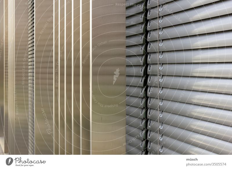 Jalousie Sonnenschutz hell - ein lizenzfreies Stock Foto von Photocase