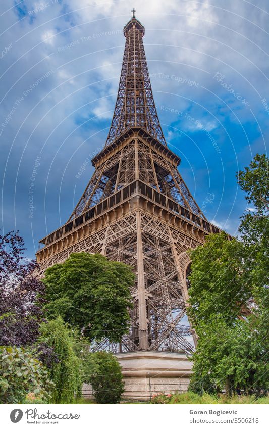 Der Eiffelturm in Paris, Frankreich Himmel Tourismus Großstadt reisen Turm Europa Eifel Architektur Französisch Symbol urban national Wahrzeichen Denkmal