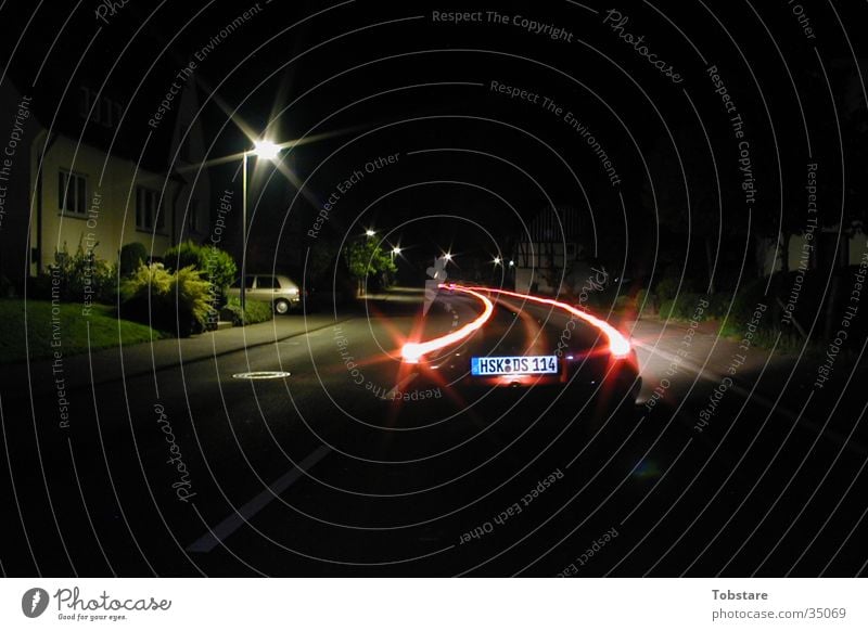 Auto bei nacht Nacht Langzeitbelichtung lang Licht Fototechnik PKW Straße